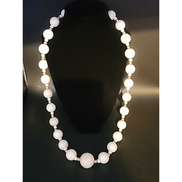 The Unbranded Brand Jewelry - Vintage Signed VA Chunky Beaded Acrylic Necklace White/Goldtone/ Pale Orange 31"